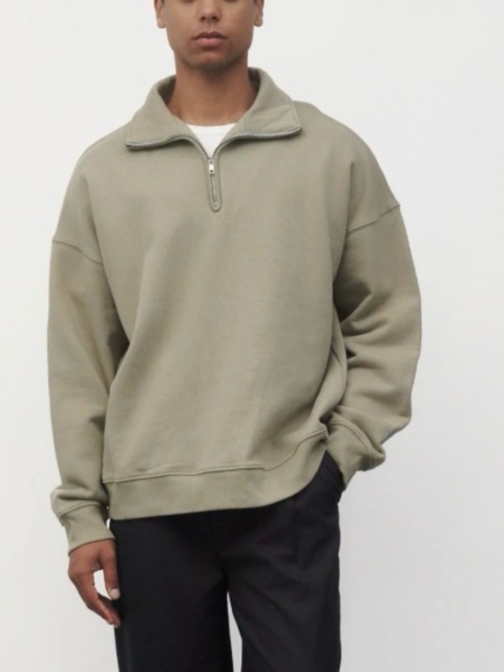 COMMON MARKET Men's Half-Zip Pullover Sweater in Olive gray